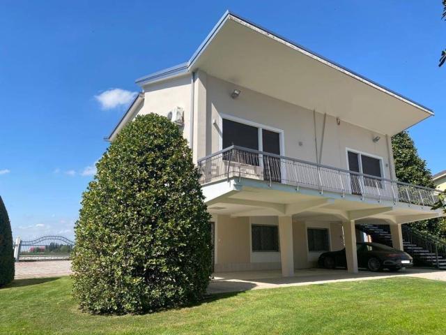 Villetta indipendente in vendita di 200 m² in Via Ettore Facchini