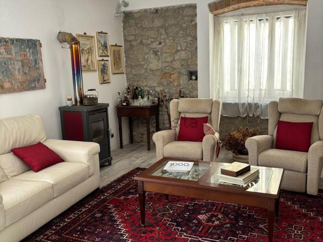 Villetta indipendente in vendita di 200 m² in Via Fiorentina
