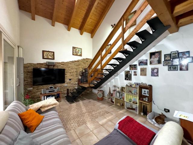 Villetta indipendente in vendita di 200 m² in Via Fulvio Pendini