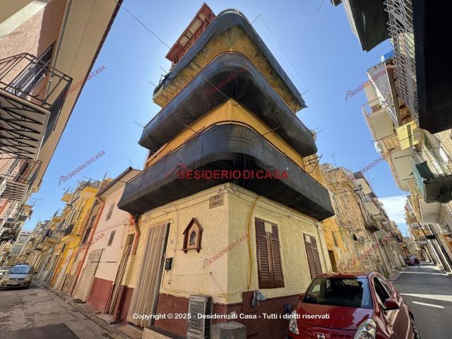 Villetta indipendente in vendita di 200 m² in Via G.Cirincione, 12