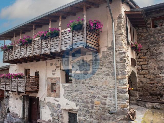 Villetta indipendente in vendita di 200 m² in Via Imavilla