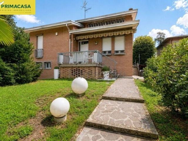 Villetta indipendente in vendita di 200 m² in Via Isacco Newton, 4