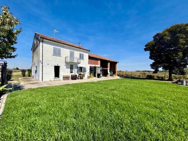 Villetta indipendente in vendita di 200 m² in Via Oviglio