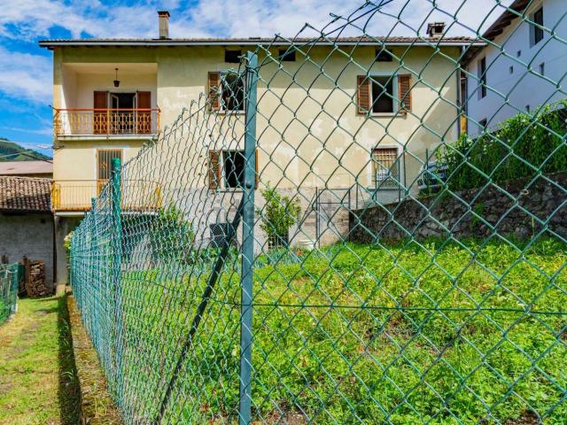 Villetta indipendente in vendita di 200 m² in Via Locatelli