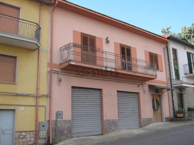 Villetta indipendente in vendita di 200 m² in Via Lattani