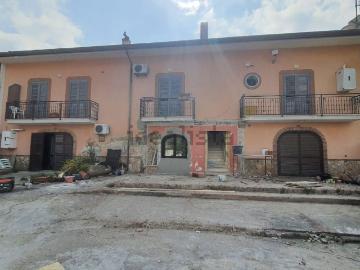 Villetta indipendente in vendita di 200 m² in Via Luigi Baia