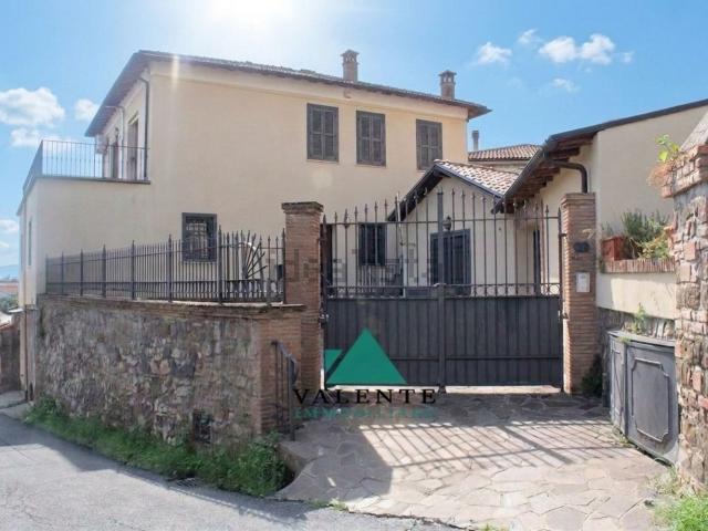 Villetta indipendente in vendita di 200 m² in Via Madonna dell&apos Aquila