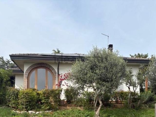 Villetta indipendente in vendita di 200 m² in Via Malpaga