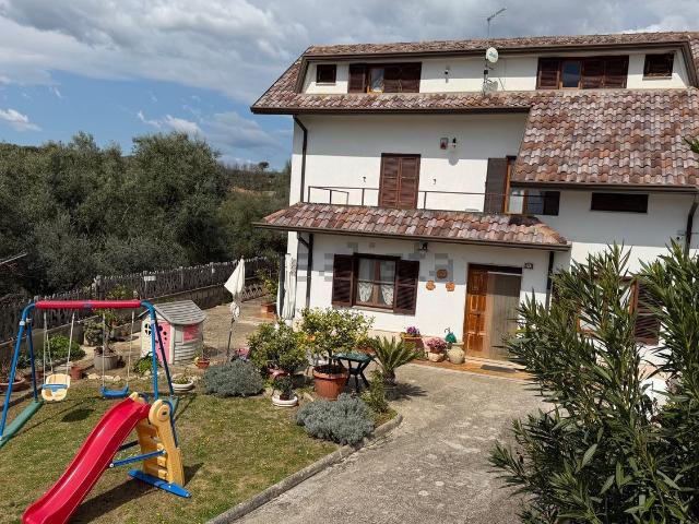 Villetta indipendente in vendita di 200 m² in Via Mandravecchia