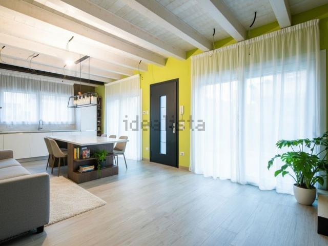 Villetta indipendente in vendita di 200 m² in Via Martiri della Libertà, 2