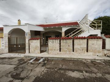 Villetta indipendente in vendita di 200 m² in Via Mascagni, 22