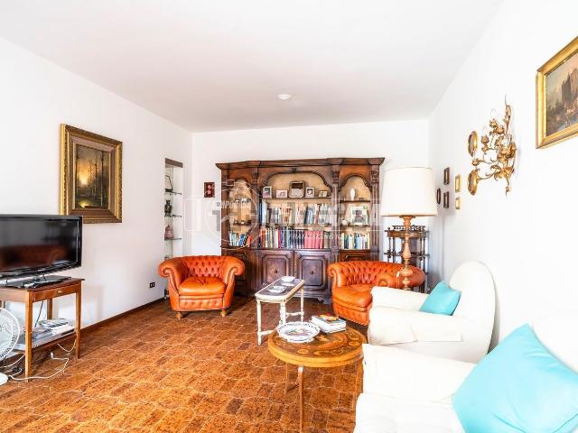 Villetta indipendente in vendita di 200 m² in Via Medaglie D&apos Oro