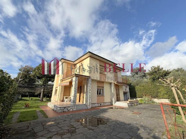 Villetta indipendente in vendita di 200 m² in Via Menchini, 55047