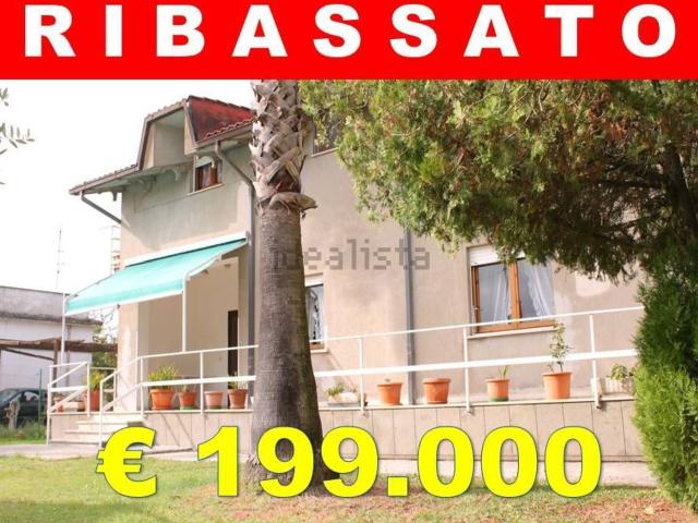 Villetta indipendente in vendita di 200 m² in Via Milano, 2