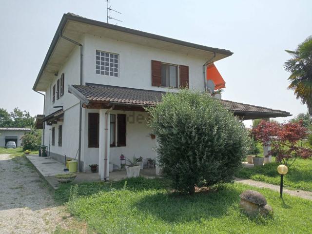 Villetta indipendente in vendita di 200 m² in Via Novara