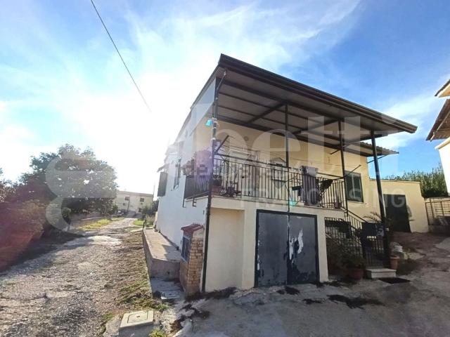 Villetta indipendente in vendita di 200 m² in Via S. Nullo