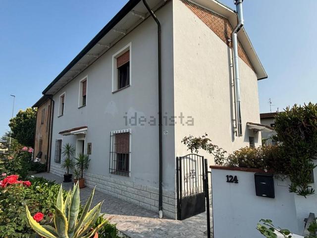 Villetta indipendente in vendita di 200 m² in Via Sauro Babini