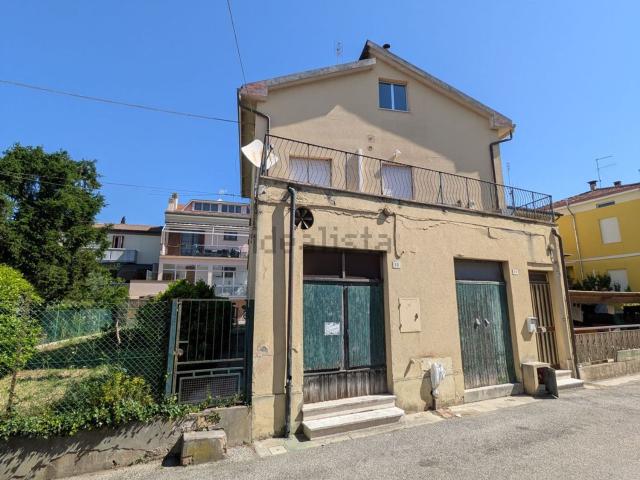 Villetta indipendente in vendita di 200 m² in Via Sabotino