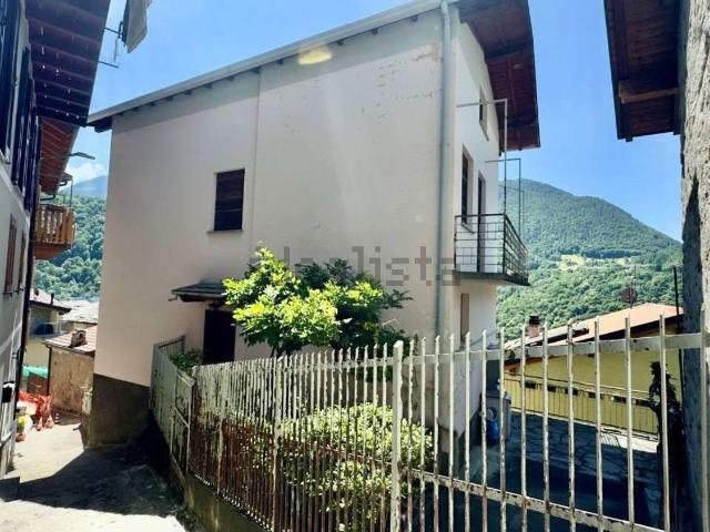 Villetta indipendente in vendita di 200 m² in Via Salice, 15