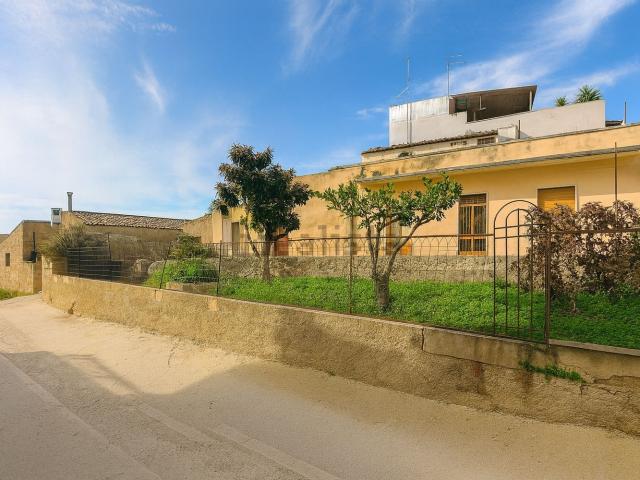 Villetta indipendente in vendita di 200 m² in Via Sant&apos Alessandra Ronco X