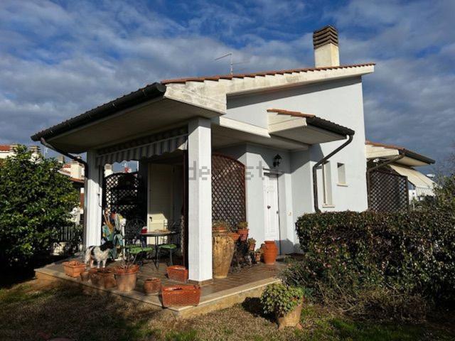 Villetta indipendente in vendita di 200 m² in Via Sergio Leone