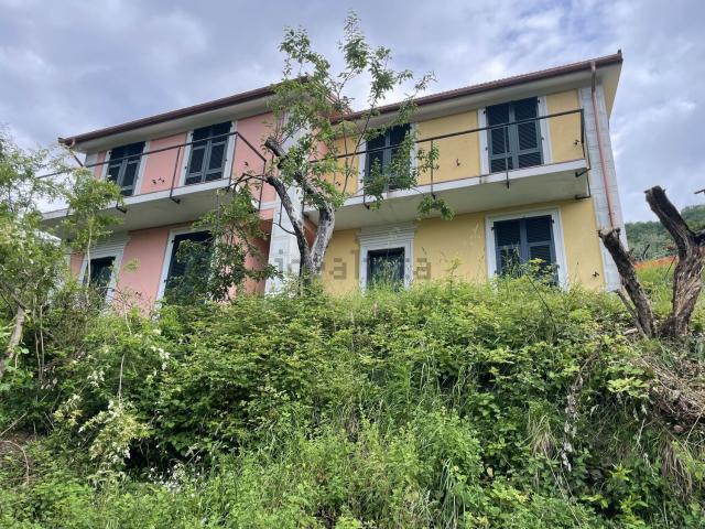 Villetta indipendente in vendita di 200 m² in Via Posato