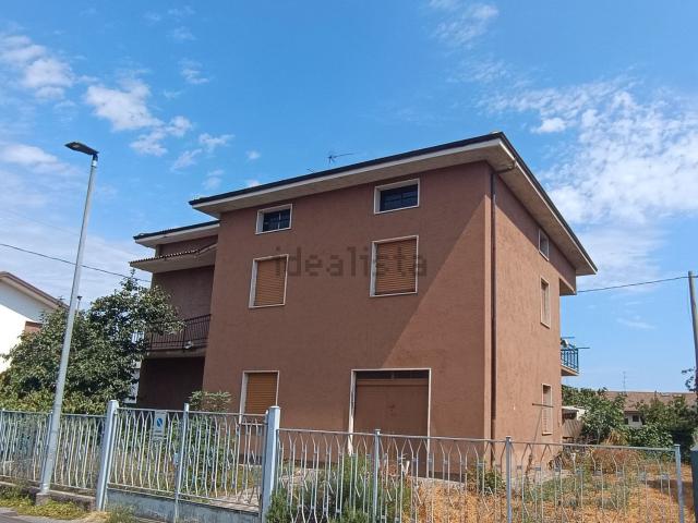 Villetta indipendente in vendita di 220 m² in Via Paderno
