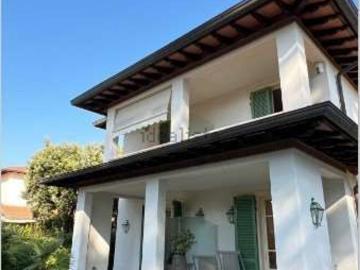 Villetta indipendente in vendita di 200 m² in Via Padre Ignazio da Carrara