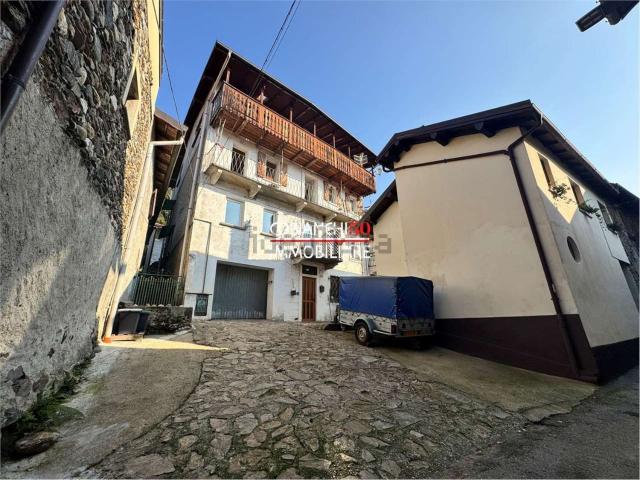 Villetta indipendente in vendita di 200 m² in Via per Cossogno