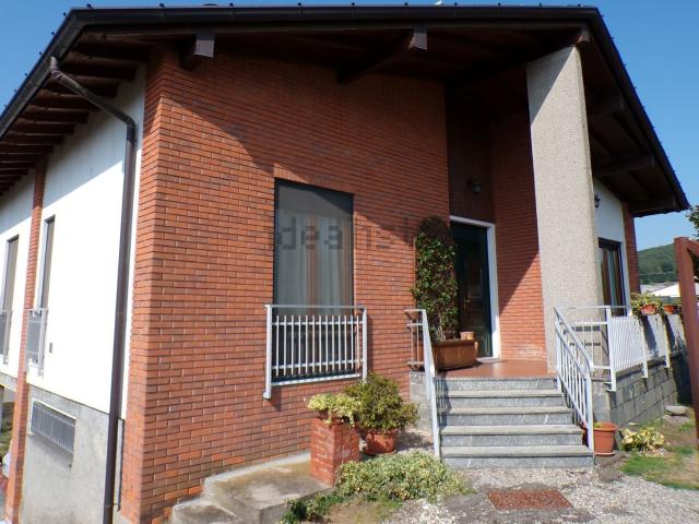 Villetta indipendente in vendita di 200 m² in Via per Vergiate, 564