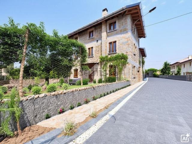 Villetta indipendente in vendita di 200 m² in Via Piave, 2
