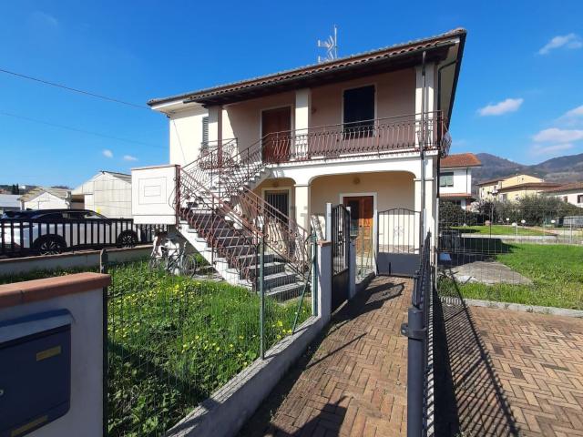 Villetta indipendente in vendita di 200 m² in Via Provinciale Lucchese