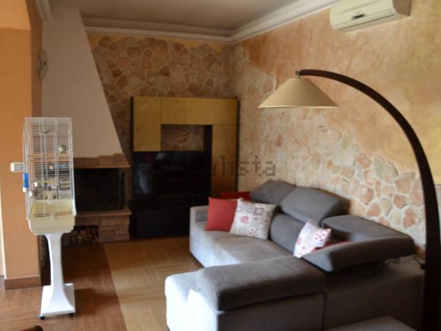 Villetta indipendente in vendita di 200 m² in Via Rocco Sassani
