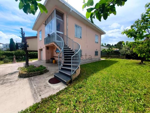 Villetta indipendente in vendita di 200 m² in Via Roma, 23