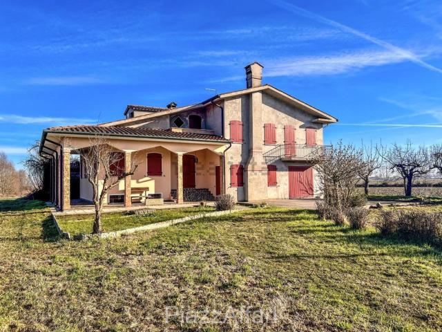 Villetta indipendente in vendita di 200 m² in Via Roma
