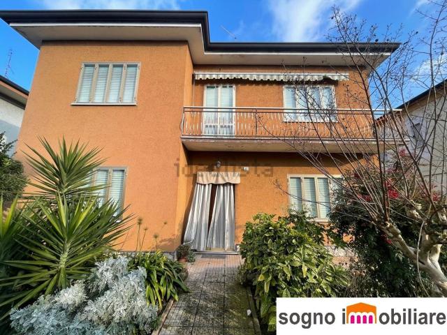 Villetta indipendente in vendita di 200 m² in Via Roma