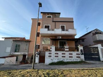 Villetta indipendente in vendita di 200 m² in Via Raffaele Laporta, 5