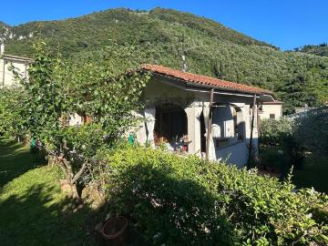 Villetta indipendente in vendita di 200 m² in Via Regnalla