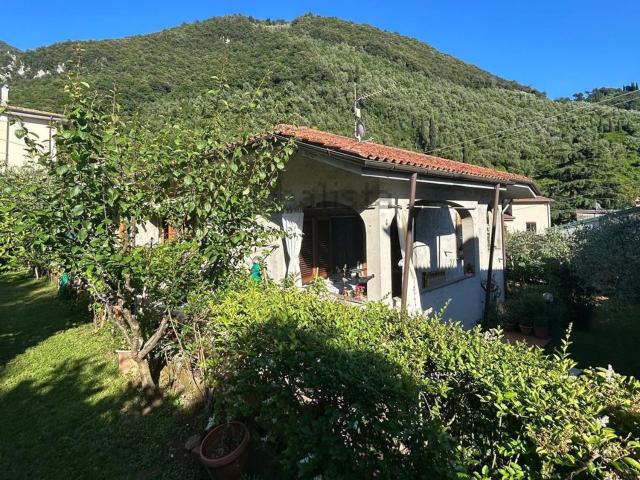 Villetta indipendente in vendita di 200 m² in Via Regnalla