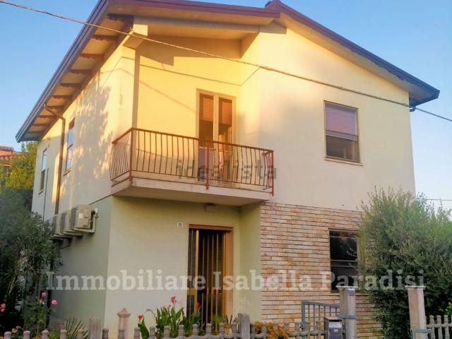Villetta indipendente in vendita di 200 m² in Via Tevere