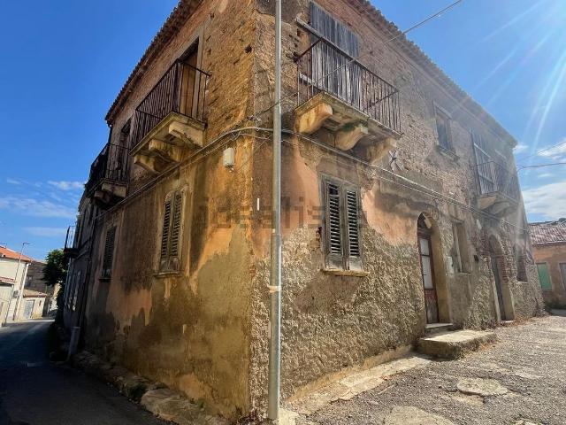 Villetta indipendente in vendita di 200 m² in Via Unì