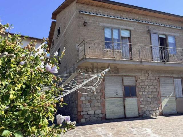 Villetta indipendente in vendita di 200 m² in Via Uliveto