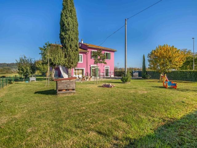 Villetta indipendente in vendita di 200 m² in Via Usciana, 56022