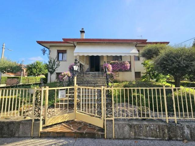 Villetta indipendente in vendita di 200 m² in Via V. Carraro