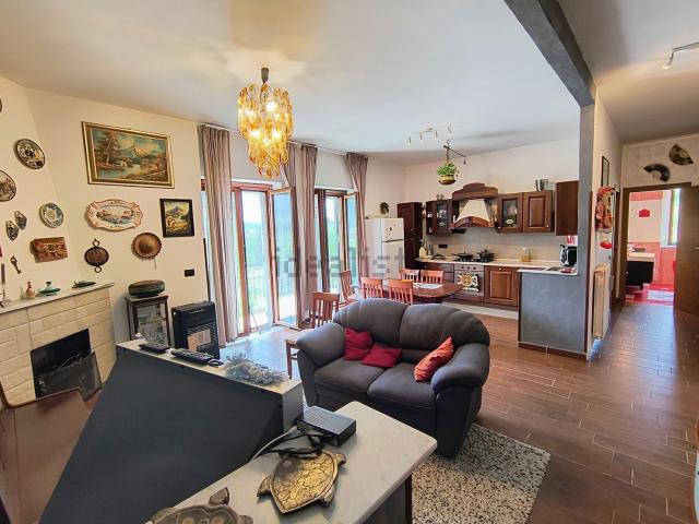 Villetta indipendente in vendita di 200 m² in Via Vignola