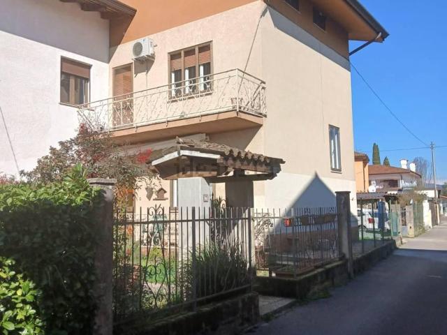 Villetta indipendente in vendita di 200 m² in Via Zorutti, 7