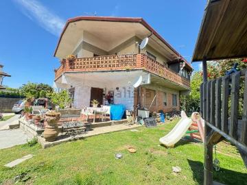 Villetta indipendente in vendita di 200 m² in Viale Versilia, 250