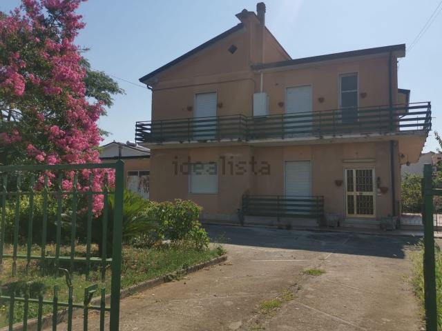 Villetta indipendente in vendita di 200 m² in Viale Guglielmo Marconi, 10