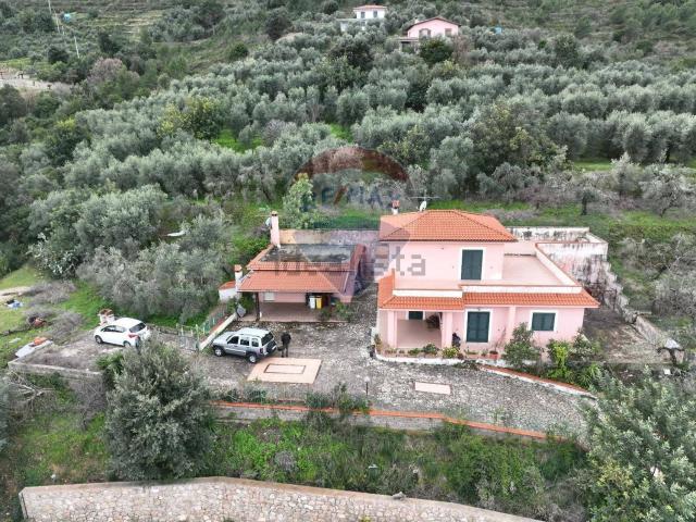 Villetta indipendente in vendita di 200 m² in Contrada Calabretto, 194