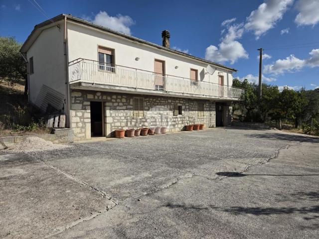 Villetta indipendente in vendita di 200 m² in Contrada Colle Arso